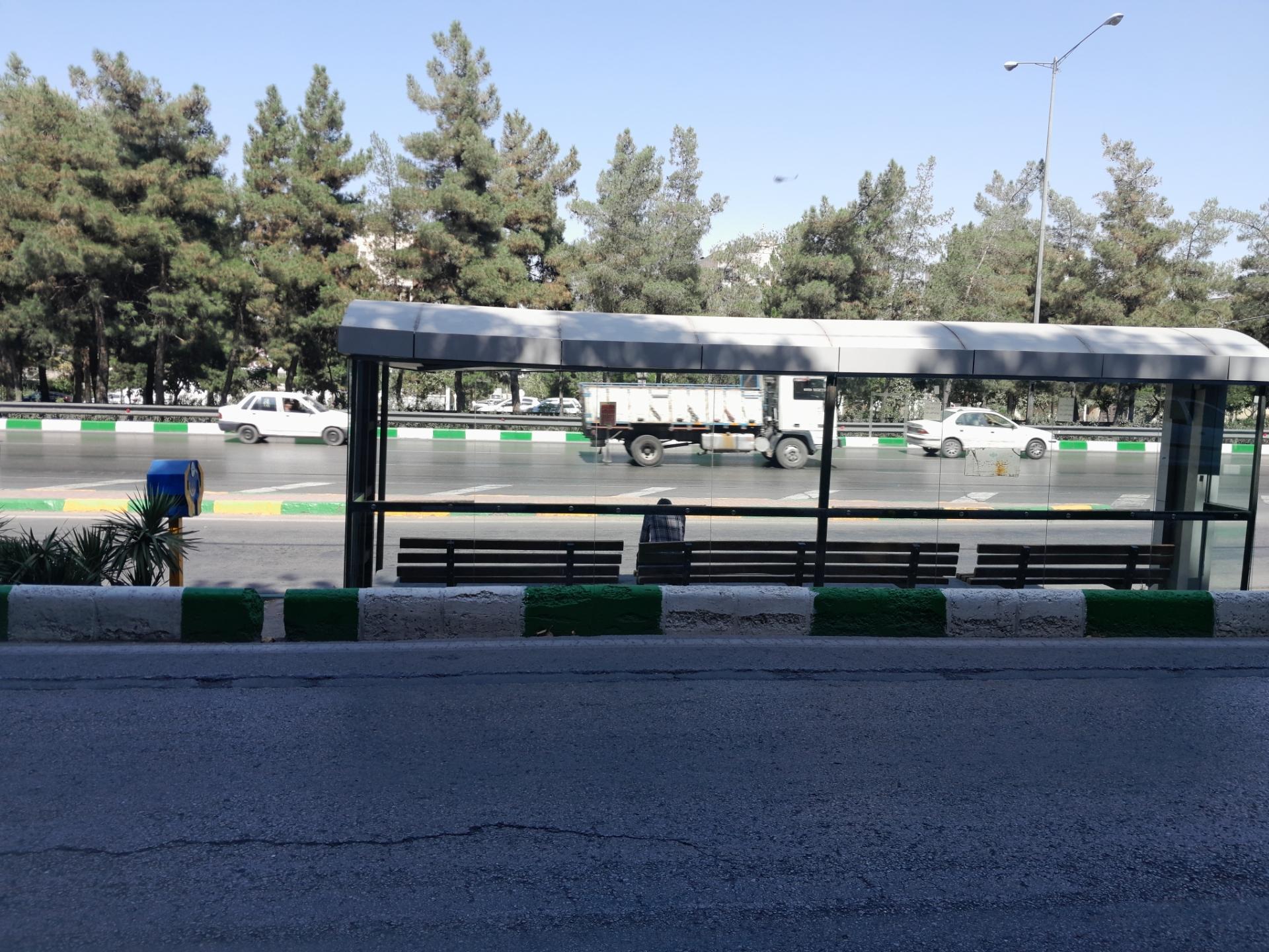 عکس ایستگاه اتوبوس شهید کلانتری 18