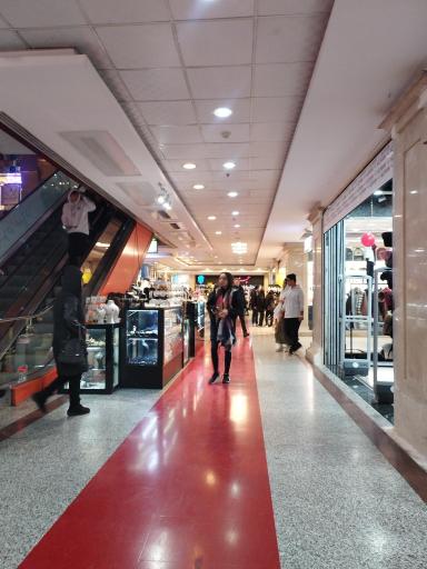 عکس مجتمع تجاری طوبی چیتگر