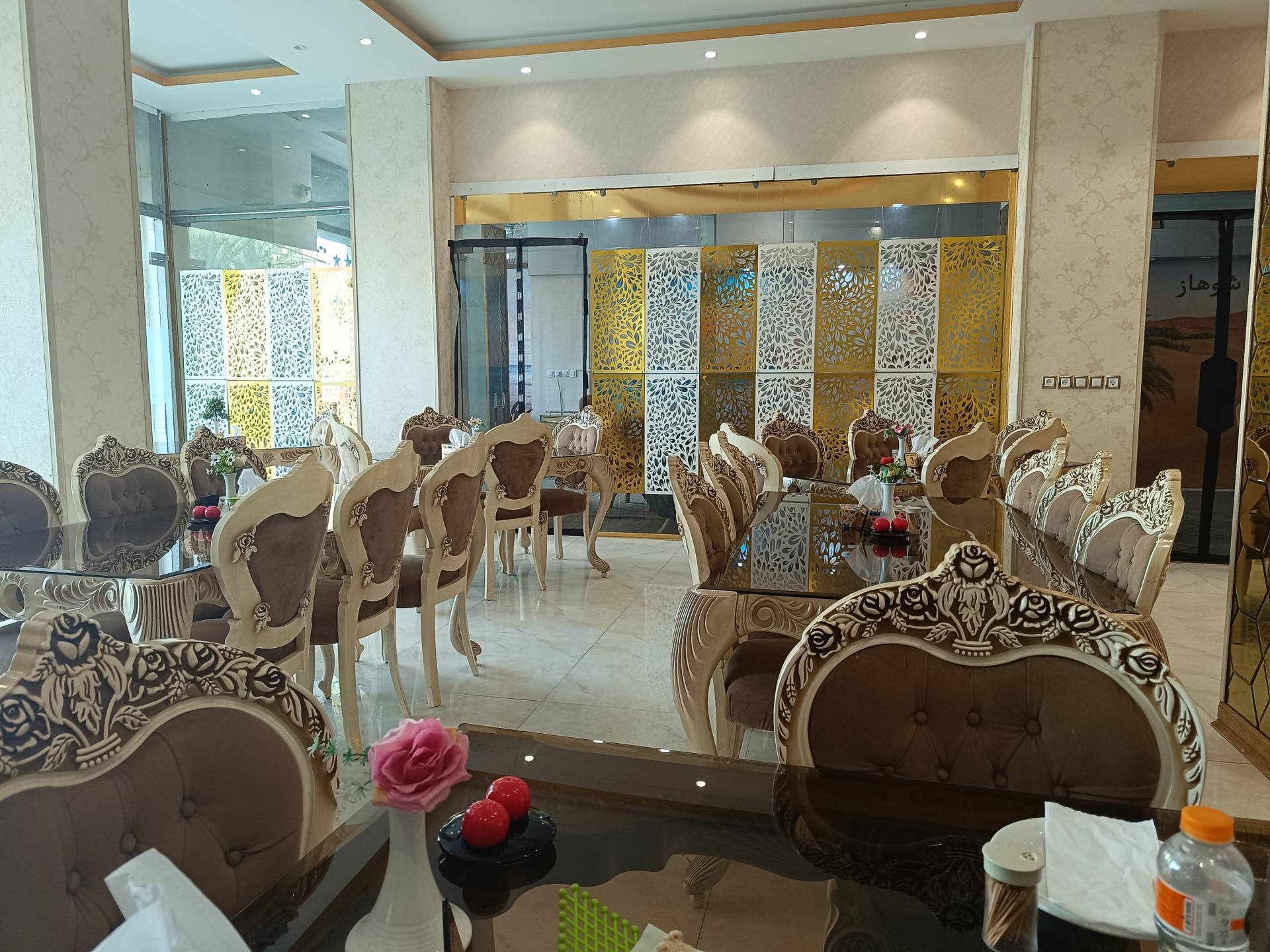 عکس رستوران شوهاز