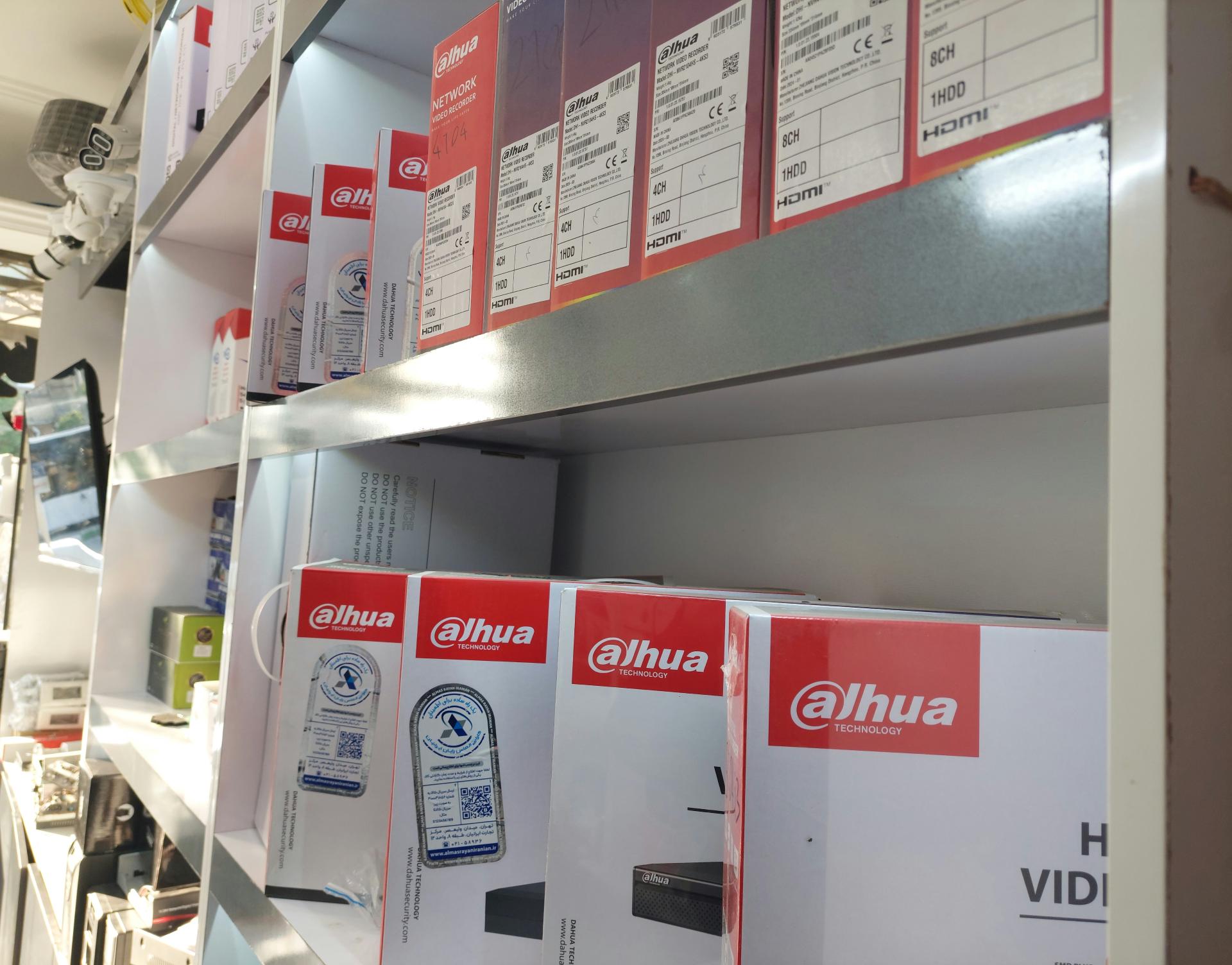 عکس دوربین مداربسته و دزدگیر اماکن ( امنیت امن)