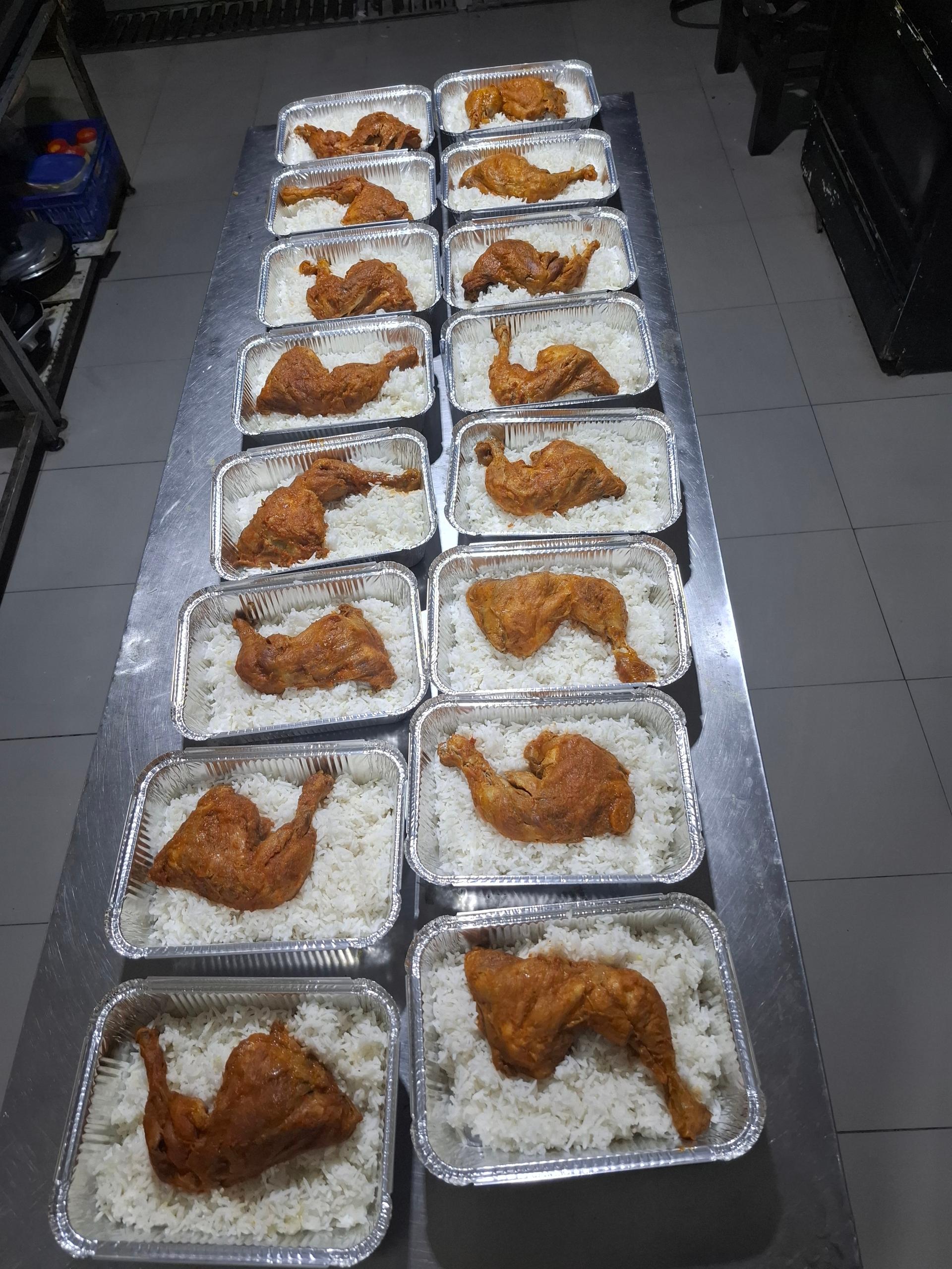 عکس آشپزخانه مرکزی دست پخت 