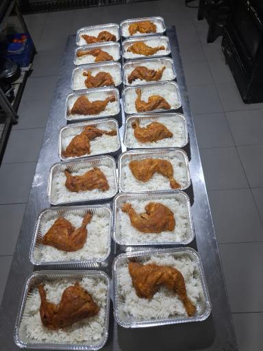 عکس آشپزخانه مرکزی دست پخت 