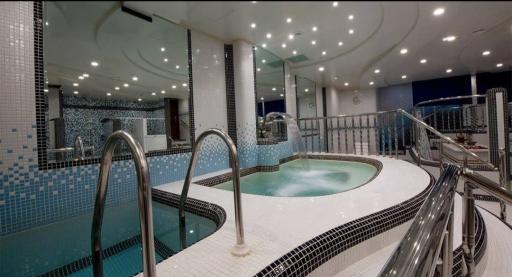 عکس هتل آدینا