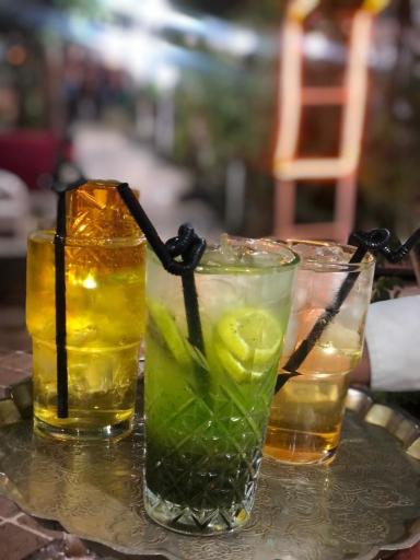 عکس سفره خانه باغ صفا