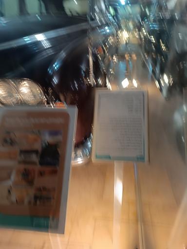 عکس موزه خودروهای اختصاصی شاه