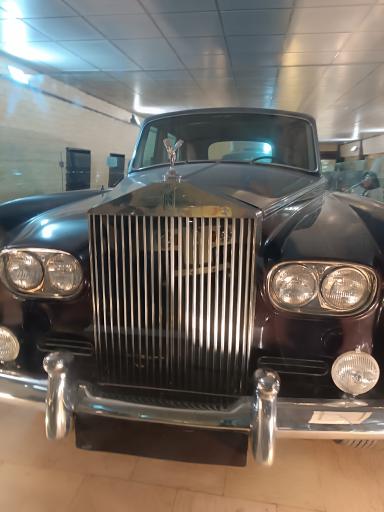 عکس موزه خودروهای اختصاصی شاه