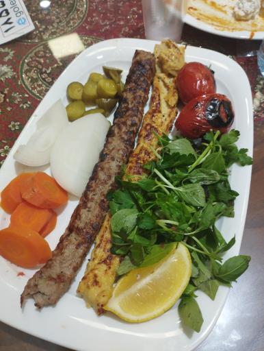 عکس رستوران گل سرخ