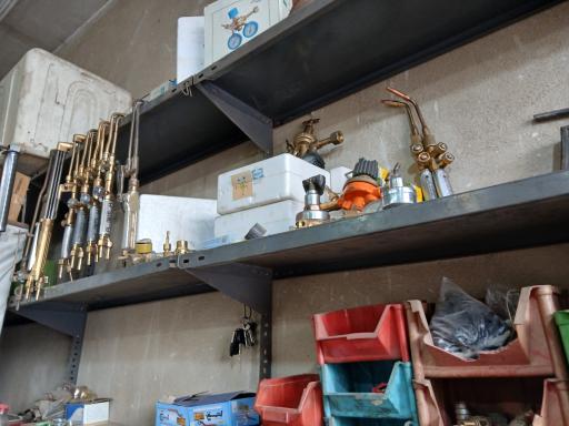 عکس تعمیرمالیمتر و سرپیک و لوازم گاز سوز عبادی