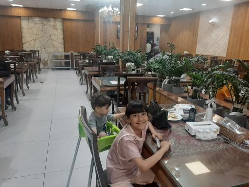 رستوران گل سرخ