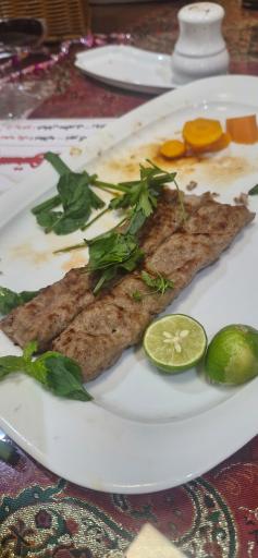 رستوران گل سرخ