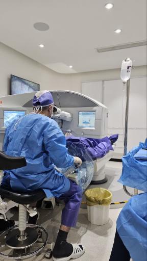 عکس لیزیک کلینیک تخصصی لازک و فمتواسمایل