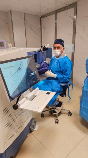 عکس لیزیک کلینیک تخصصی لازک و فمتواسمایل