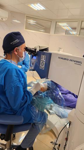 عکس لیزیک کلینیک تخصصی لازک و فمتواسمایل