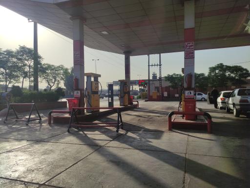 عکس پمپ بنزین صحرا (بنزین و گازوئیل)