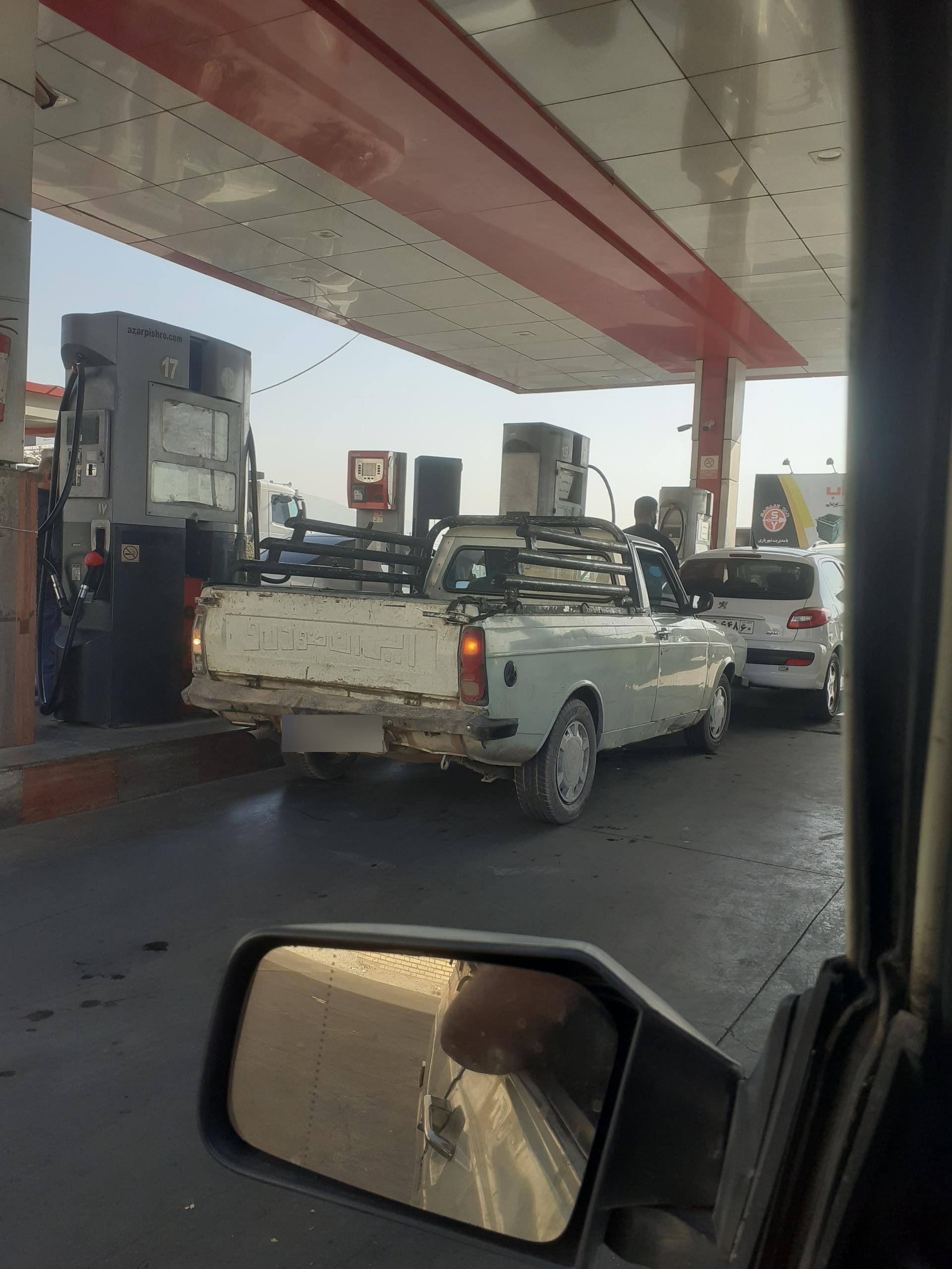 عکس جایگاه سوخت بنزین