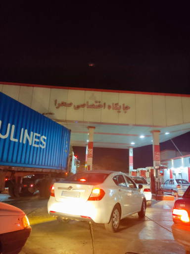 عکس پمپ بنزین صحرا (بنزین و گازوئیل)