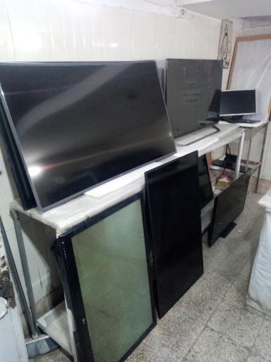 عکس تعمیر تلویزیون