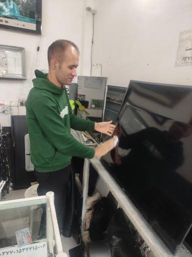 عکس تعمیر تلویزیون