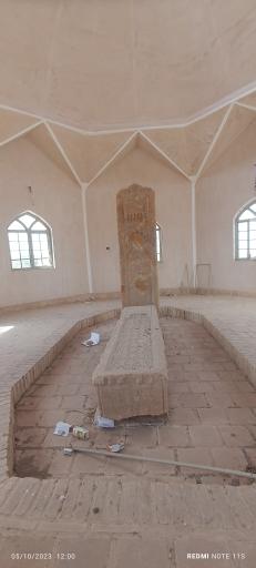 عکس آرامگاه امیر اویس(سنگ سفید)