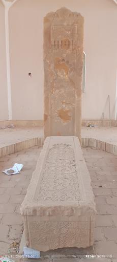 عکس آرامگاه امیر اویس(سنگ سفید)