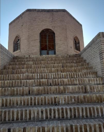 عکس آرامگاه امیر اویس(سنگ سفید)