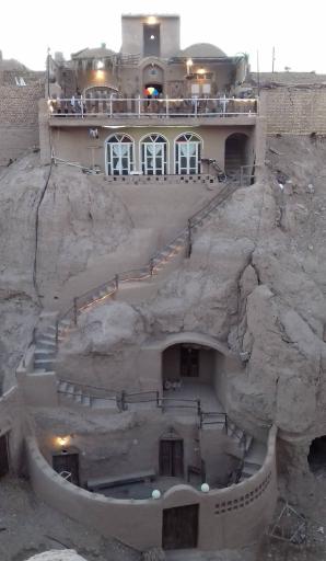 عکس اقامتگاه بوم‌گردی لب خندق