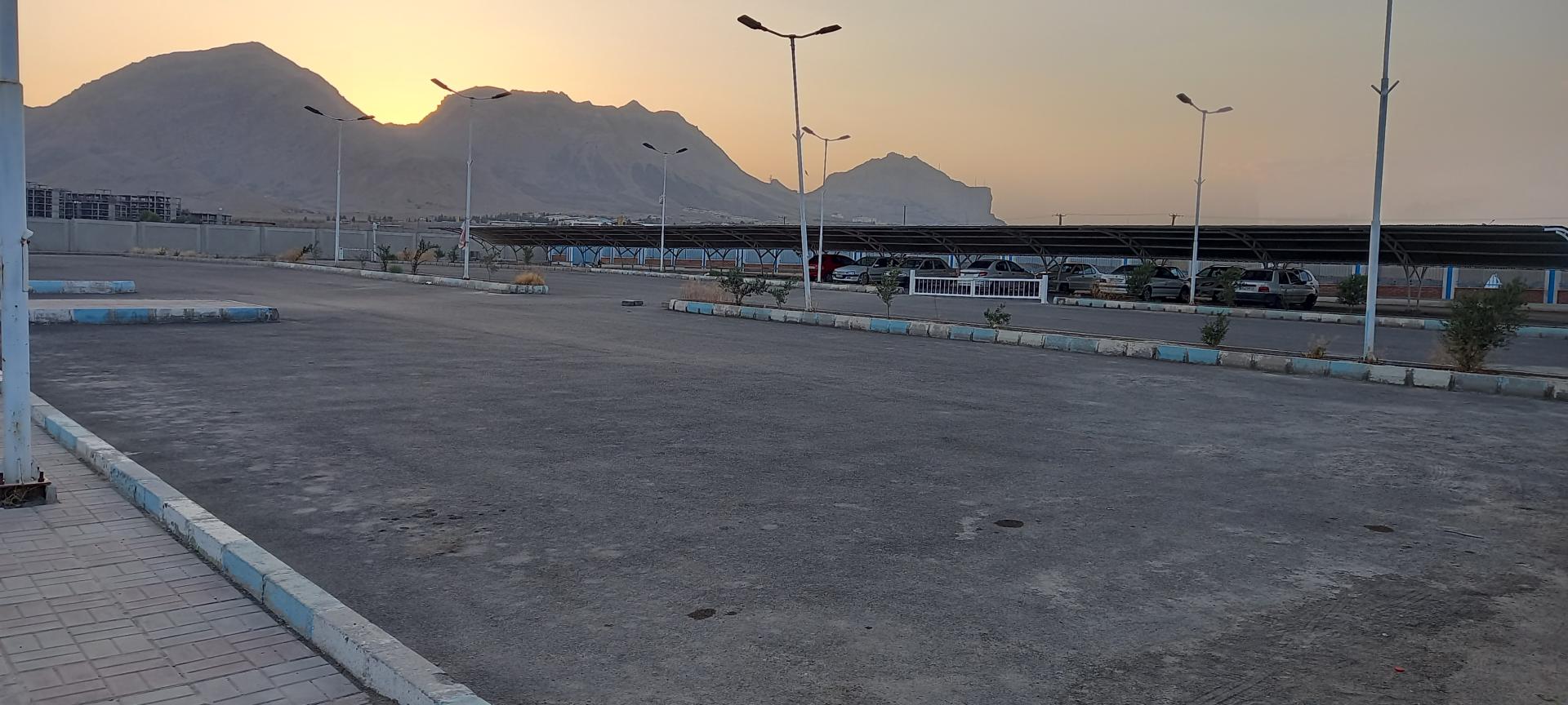 عکس پارکینگ درمانگاه شهدا