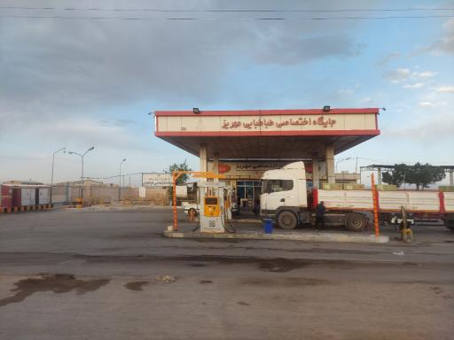 عکس پمپ بنزین و گازوئیل مهریز طباطبایی