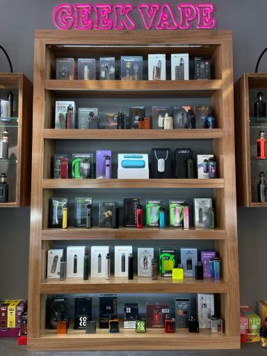 عکس فروشگاه آکام ویپ