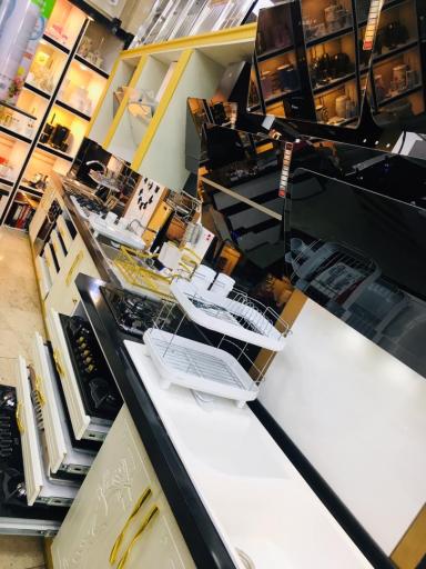 عکس فروشگاه درخشان کنتراست