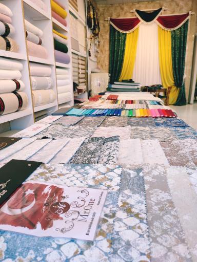 عکس گالری مبل و پرده بزرگ