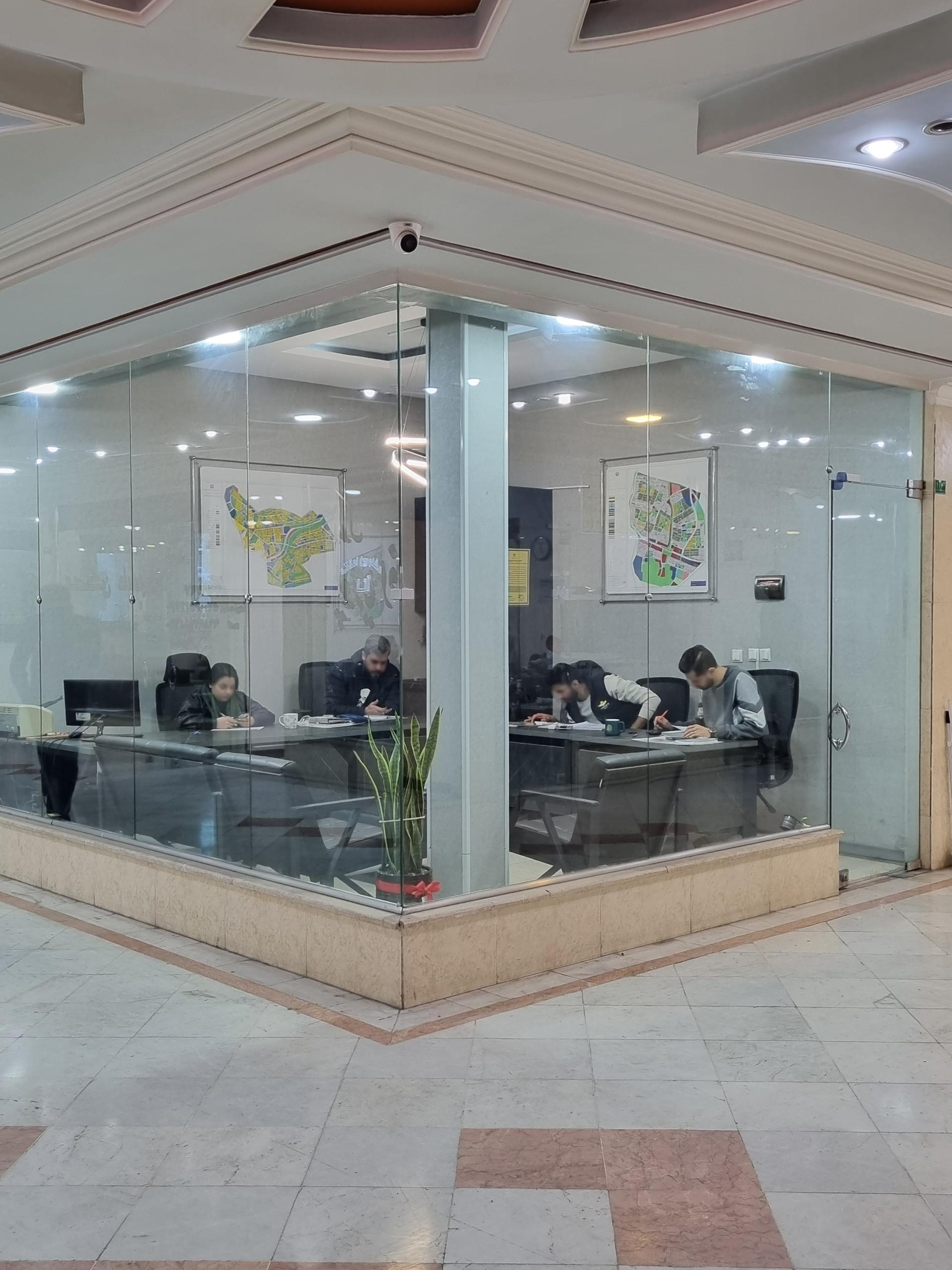 عکس مشاورین مسکن و املاک اوپال