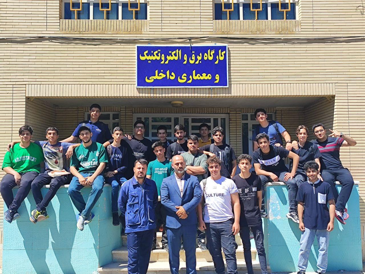 عکس هنرستان نمونه دولتی شهدای هسته ایی