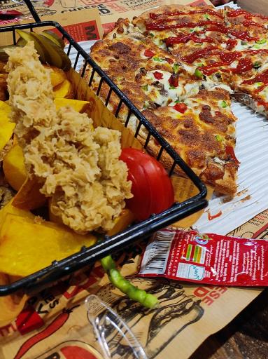 عکس پیتزا رومان