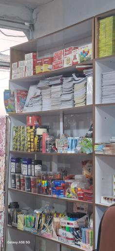 عکس کافی نت و نوشت افزار جوان