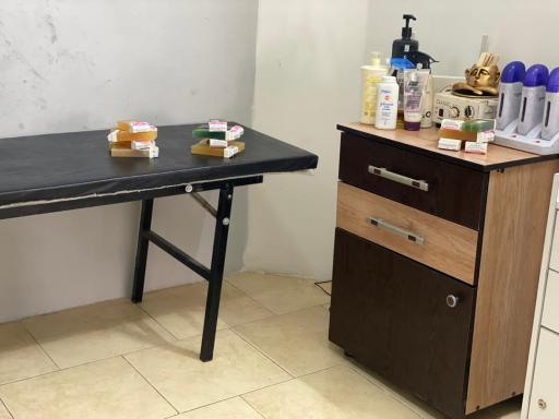 عکس اپیلاسیون مومک