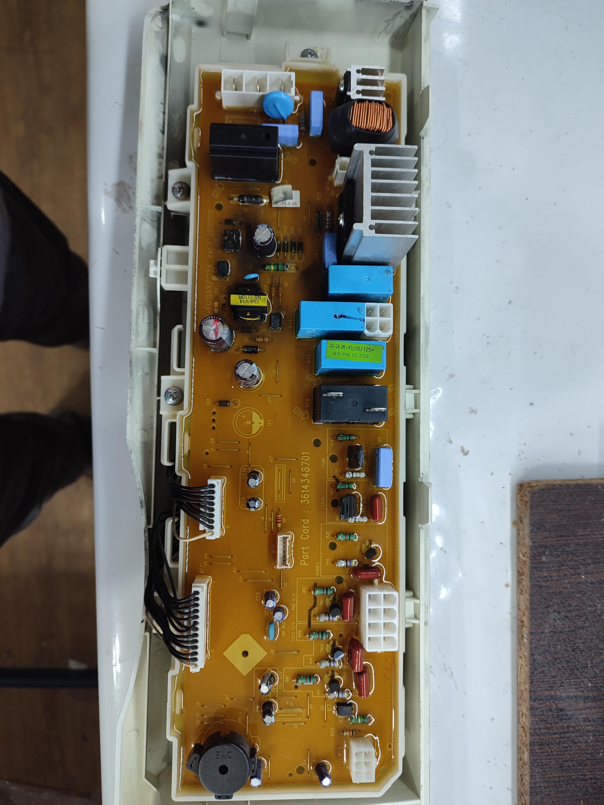 عکس تعمیر برد یخچال و لباسشویی فرکانس