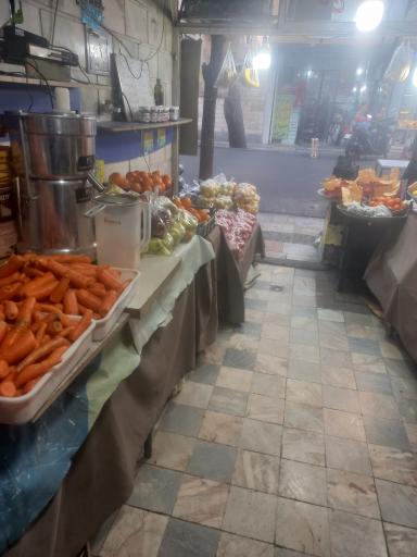 عکس میوه فروشی حاج صمد