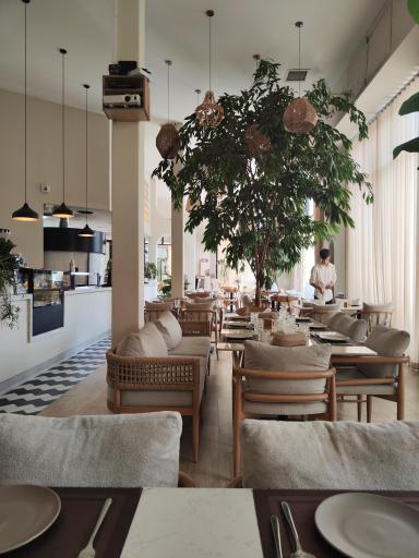 عکس کافه رستوران لاونتو