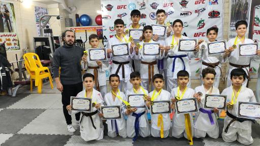 عکس باشگاه بلوط