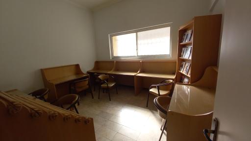 عکس کتابخانه و سالن مطالعه آیت الله ادیب