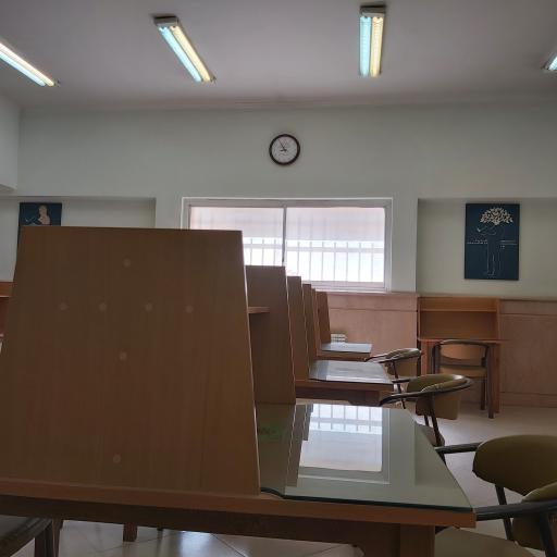 عکس کتابخانه و سالن مطالعه آیت الله ادیب