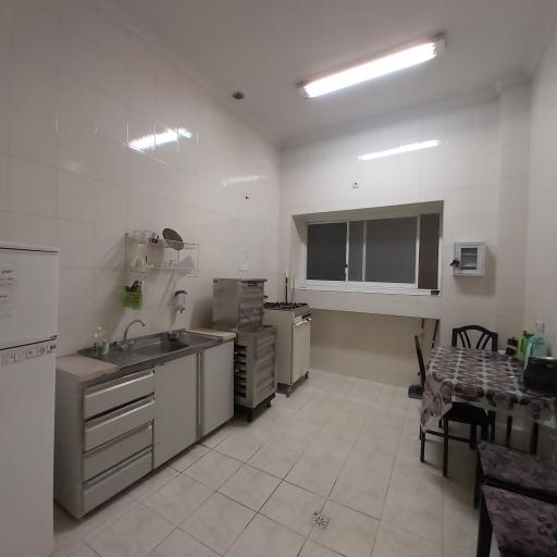 عکس کتابخانه و سالن مطالعه آیت الله ادیب