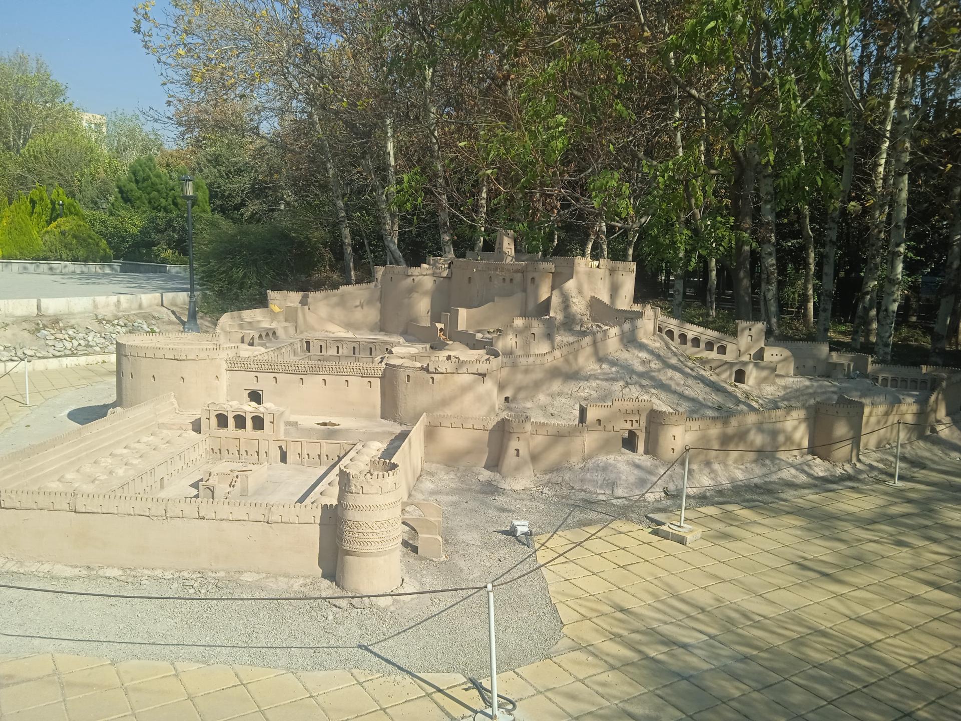 عکس ماکت ارگ بم