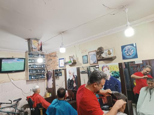عکس آرایشگاه مردانه پسر ایرونی