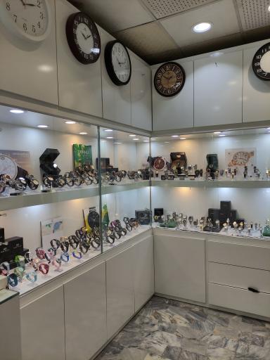عکس ساعت فروشی و تعمیرات آترین