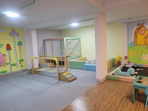 عکس مهد کودک دنیای رنگی