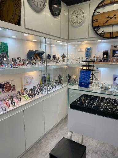 عکس ساعت فروشی و تعمیرات آترین