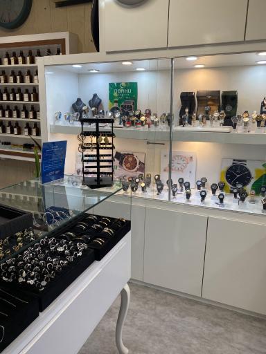 عکس ساعت فروشی و تعمیرات آترین