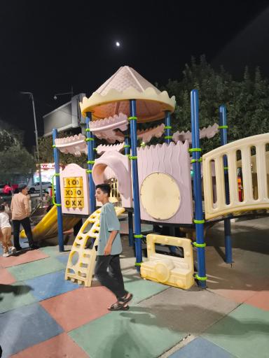 عکس زمین بازی کودکان
